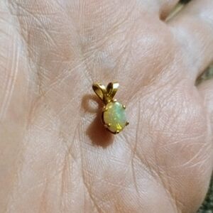 Vibtage 18K Gold & Opal Pendant